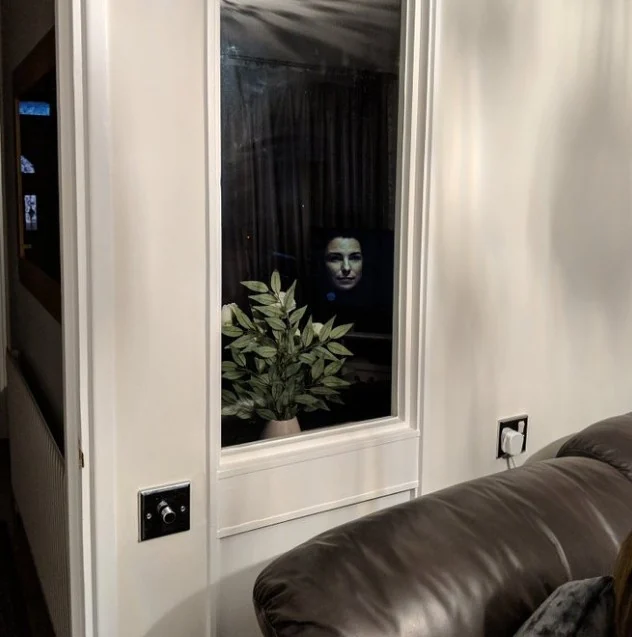 Visual for this record: Tracking one head turned a flat screen into a window