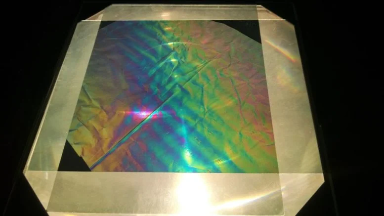 Visual for this record: Photopolymer film now records holograms without wet chemistry