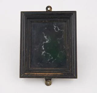 Visual published with the cited source for this record: A UK museum catalogues 901 hologram-related items online
