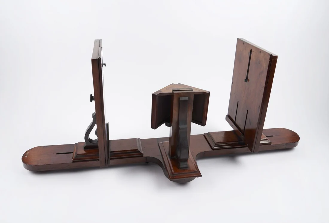 Visual for this record: Two flat drawings taught Wheatstone how depth is seen